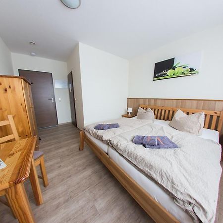 Hotel Hollis Rast à Sangerhausen Extérieur photo