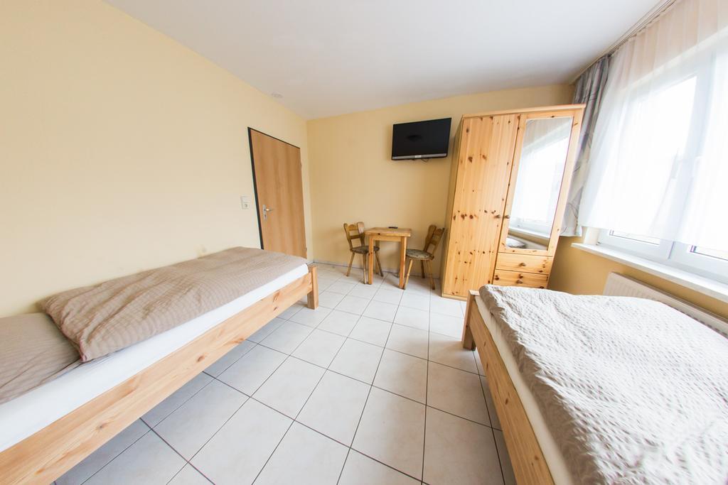 Hotel Hollis Rast à Sangerhausen Extérieur photo