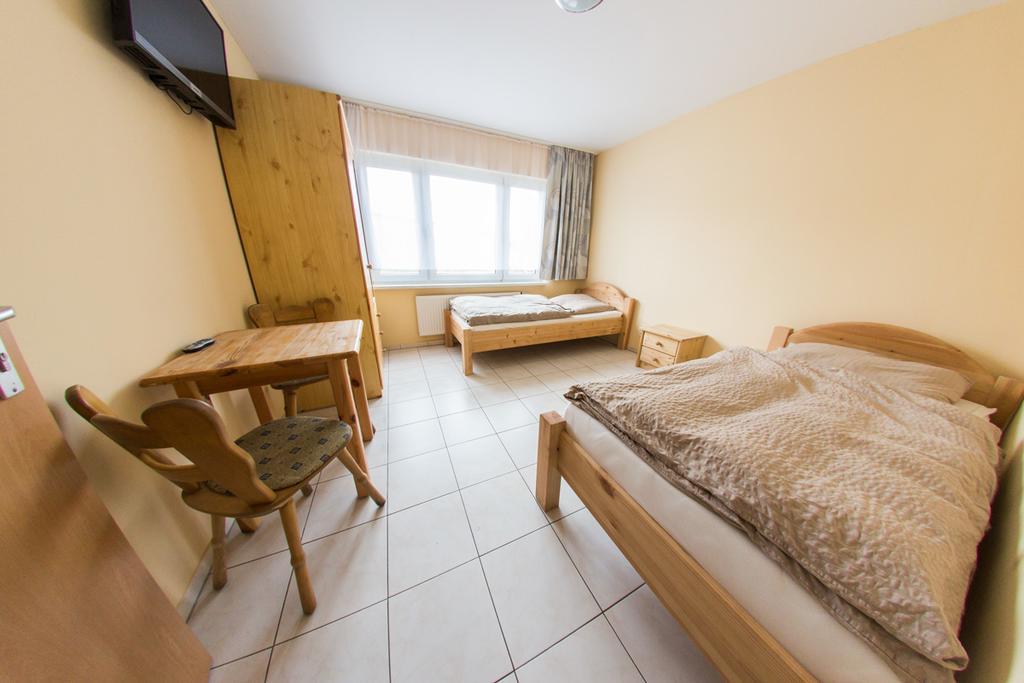 Hotel Hollis Rast à Sangerhausen Extérieur photo